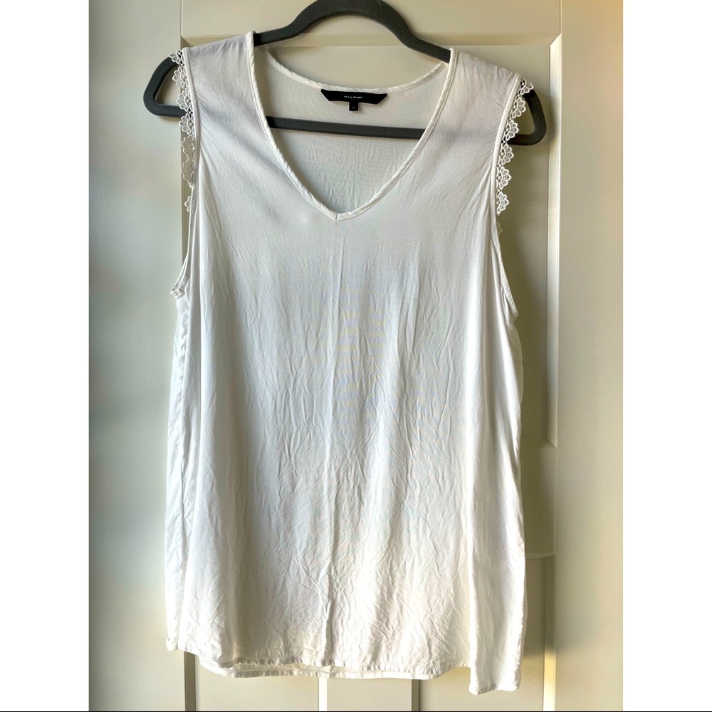 Vero Mida Sleeveless Crochet Top